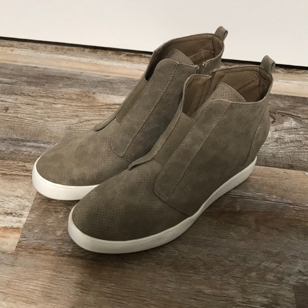 Wedge sneakers
